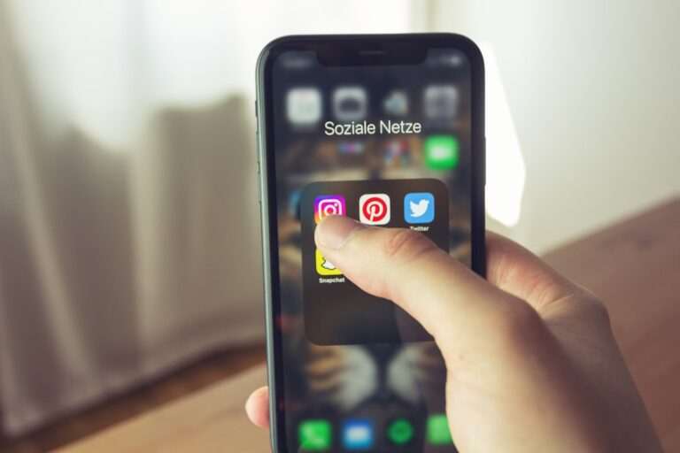 Transform Your Online Presence with Throbwave’s Unique Social Media Tools